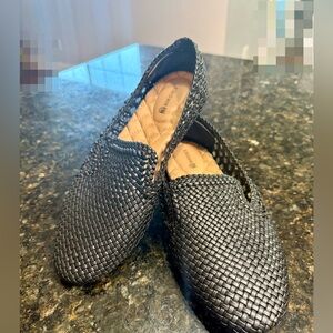 Birdies Starling in black woven vegan leather (retired), size 7.5